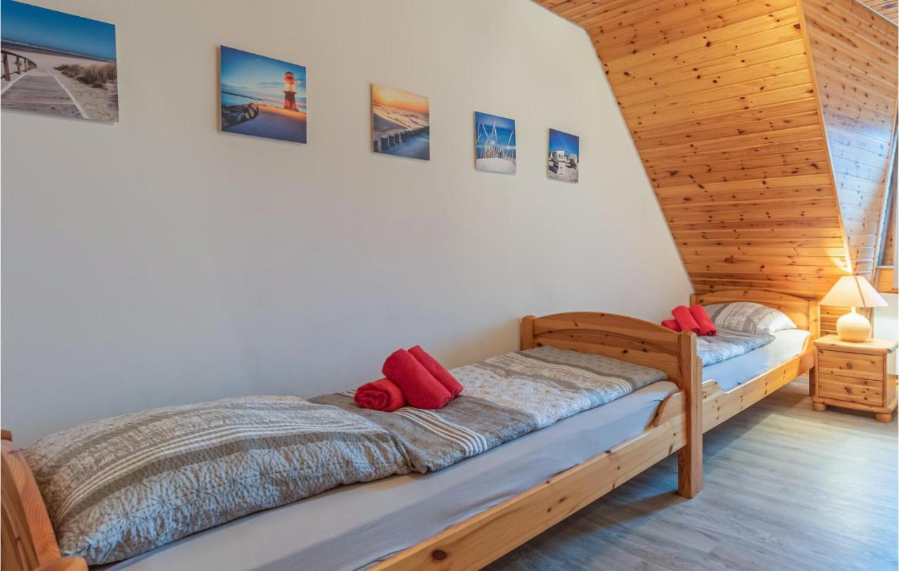 Awesome Home In Friedrichskoog-Spitze With 2 Bedrooms And Wifi エクステリア 写真